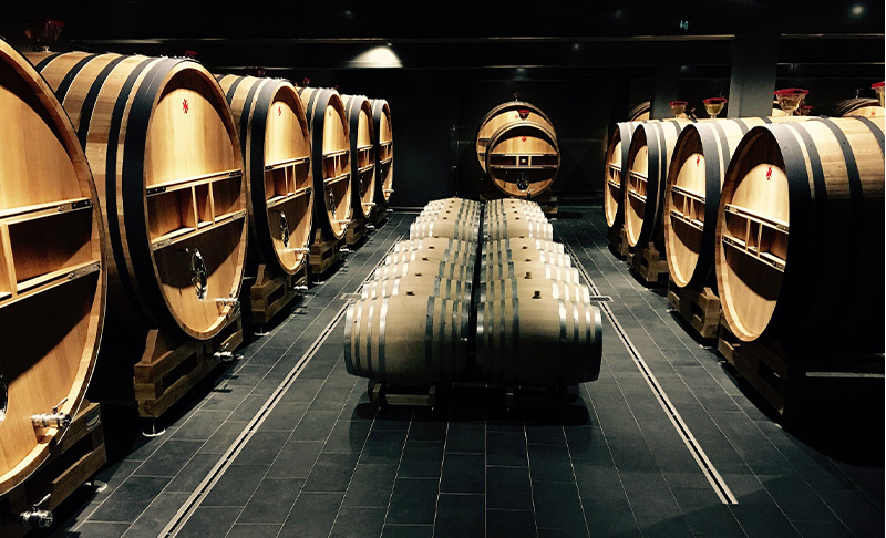 ワイン醸造所の樽